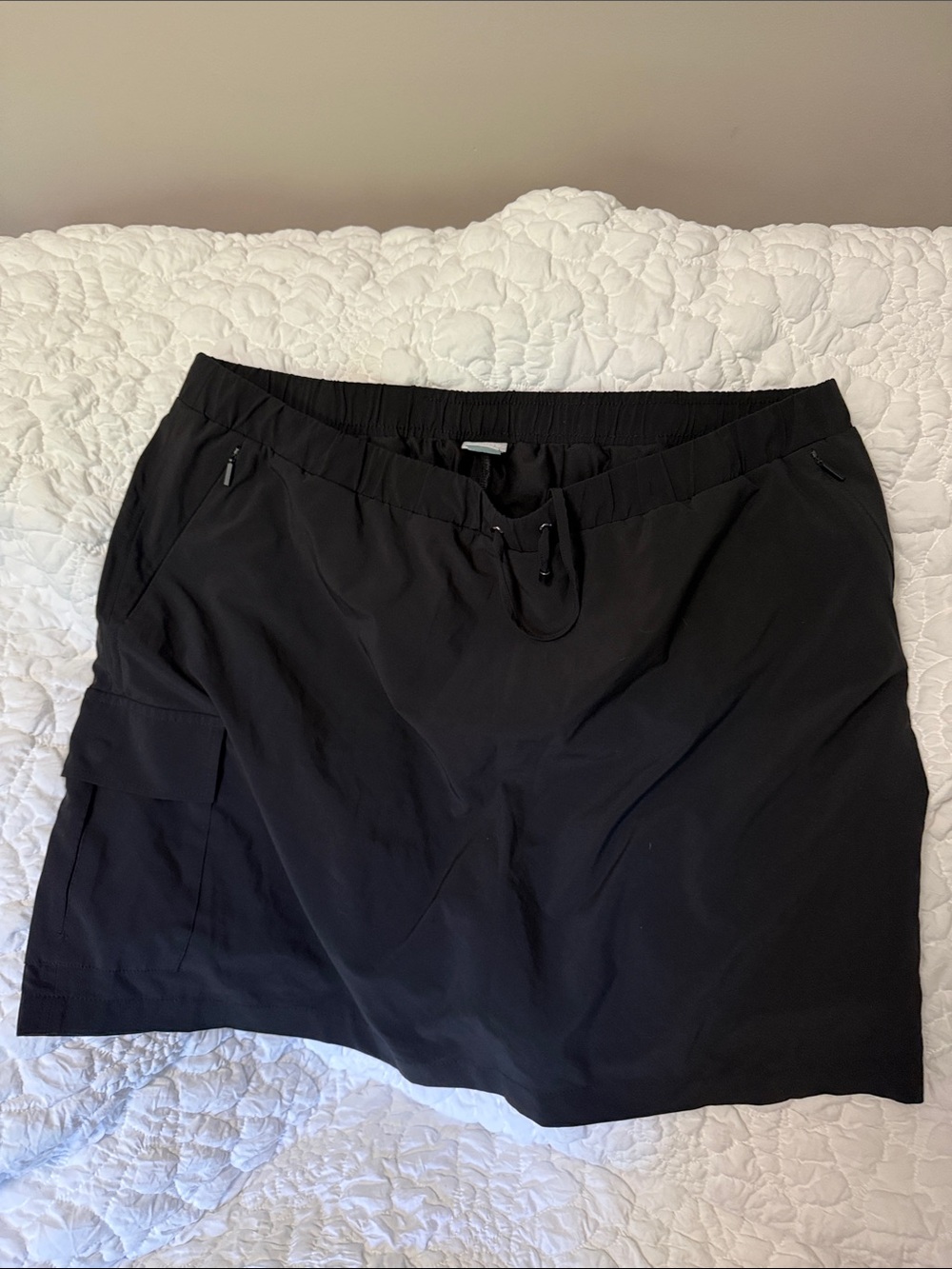 Chico's size 4 (W18-20) Black Drawstring Cargo Skort